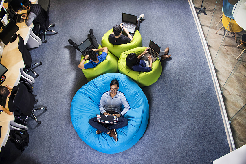 Fauteuils poire au bureau DigitalOnUs