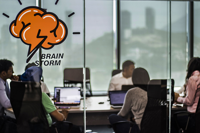 Une salle du conseil au bureau de DigitalOnUs au Mexique