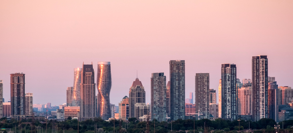 L’horizon de Mississauga, en Ontario, au coucher du soleil.