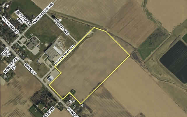 Photographie aérienne du site industriel vacant à vendre sur le chemin Industrial – Parc industriel et d’affaires de Glencoe. Le parc est situé au sud-est de la rue Main et de l’avenue Tower.