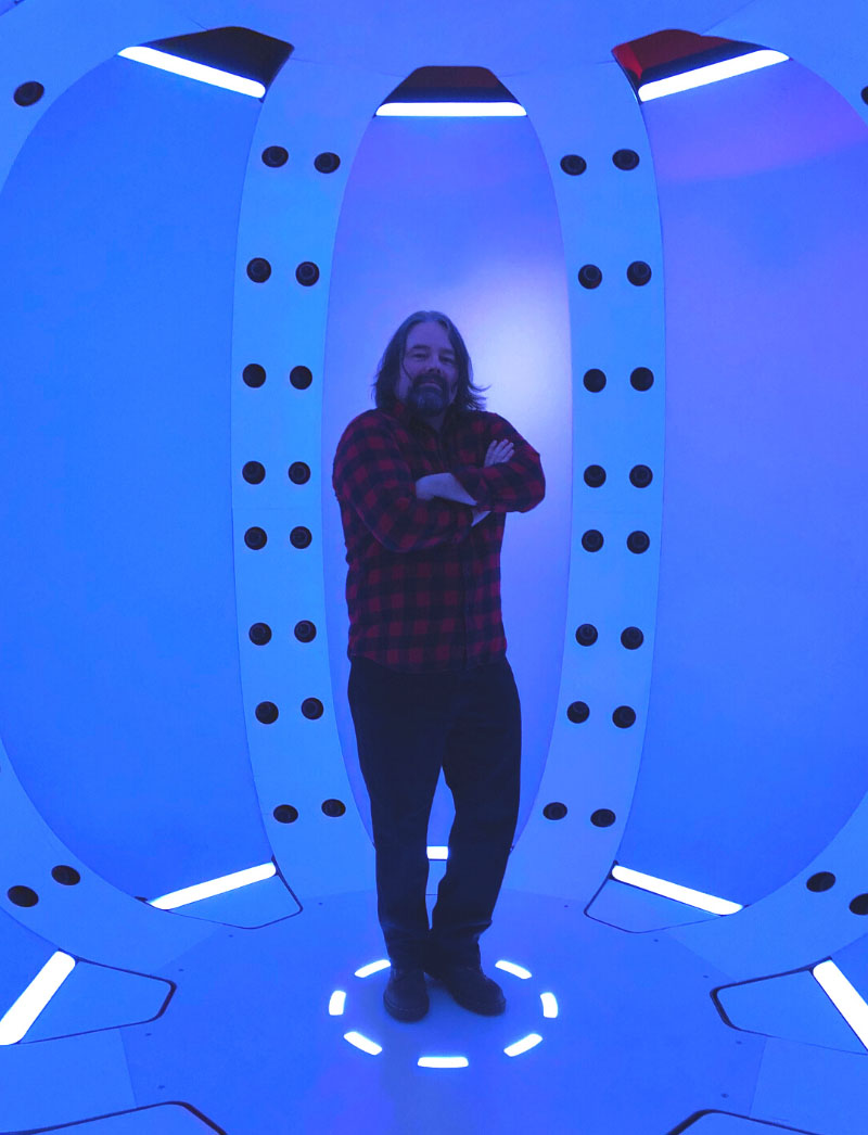 L'auteur, Ryan McMenamie dans la station de miniaturisation