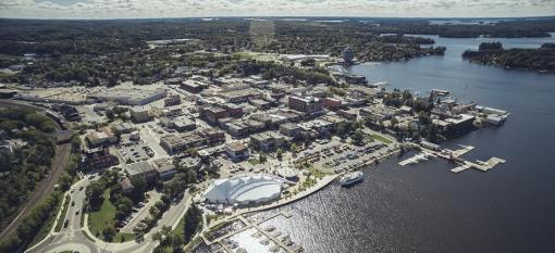 Une vue aérienne de Kenora, Ontario