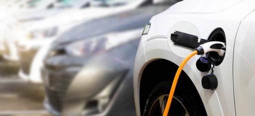 Véhicule électrique branché